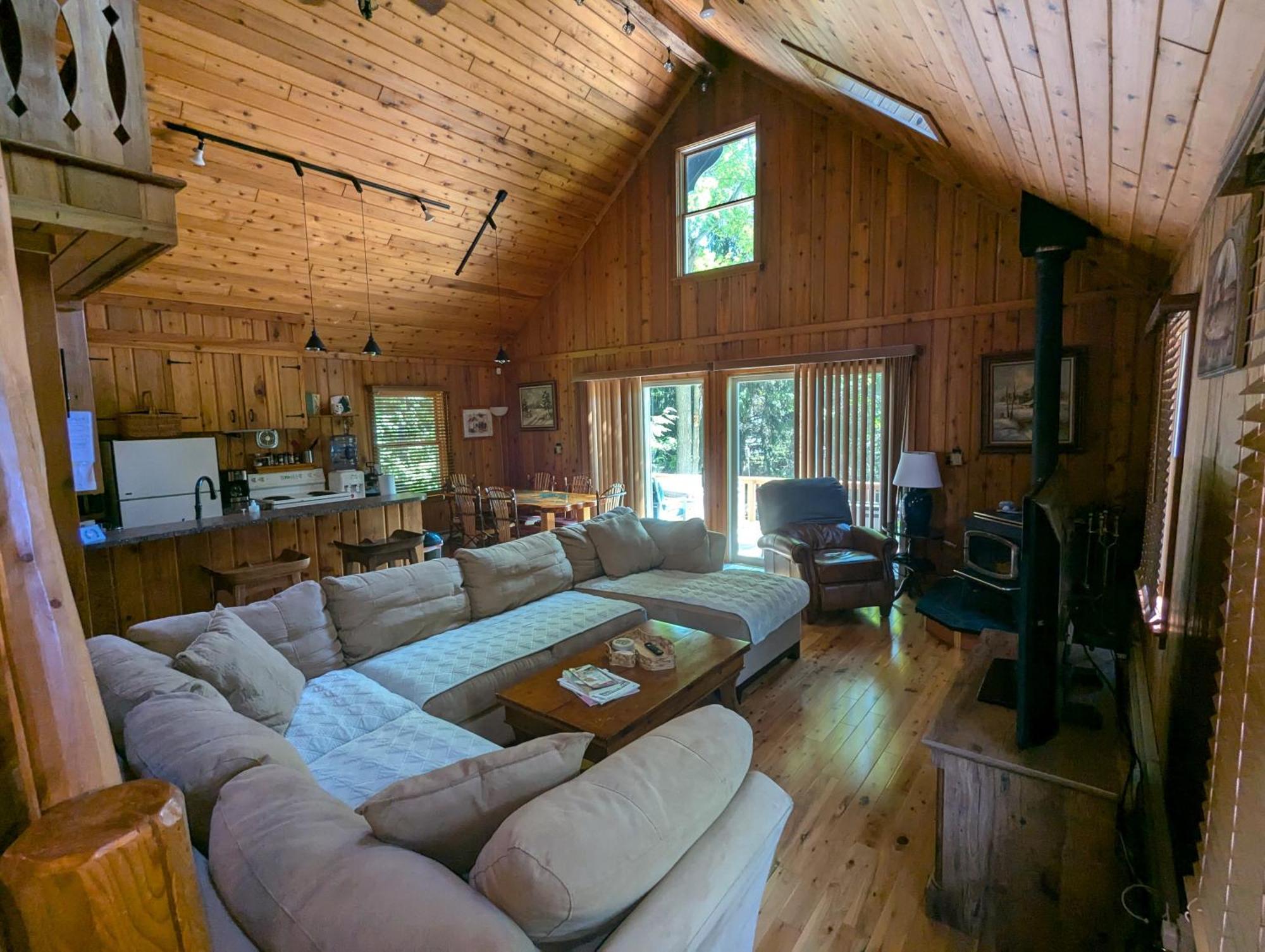 Quiet And Comfy 3Bed/2Bath - Chalet With Hot Tub. Cedar Exterior photo